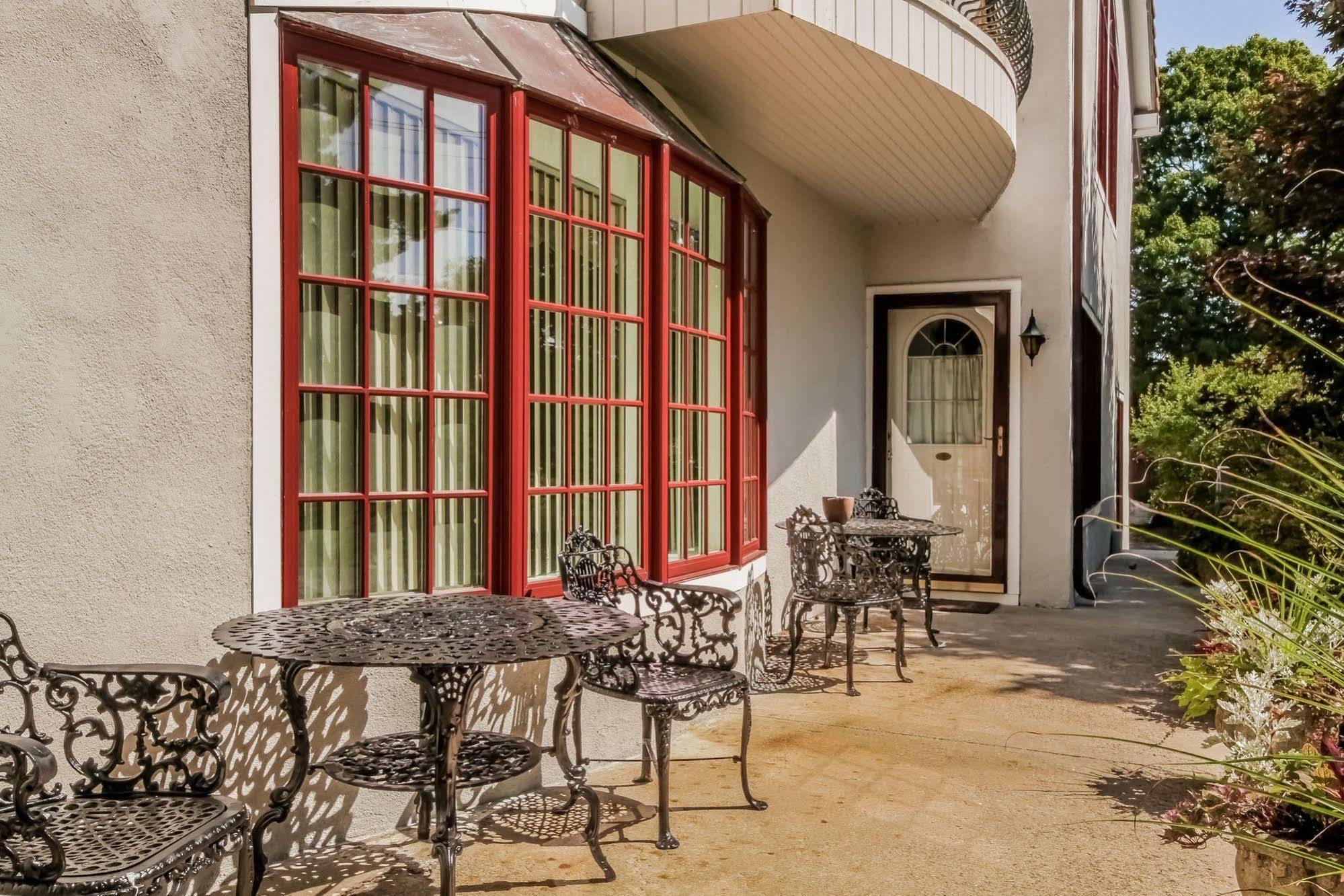 The Villa Bed And Breakfast Westerly Exterior foto